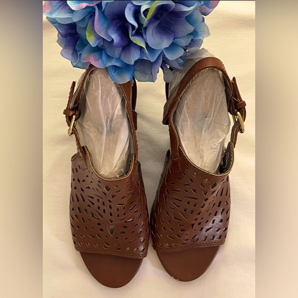 REPORT Sansa peep-toe wedges! Adorable & fun! Read description!!